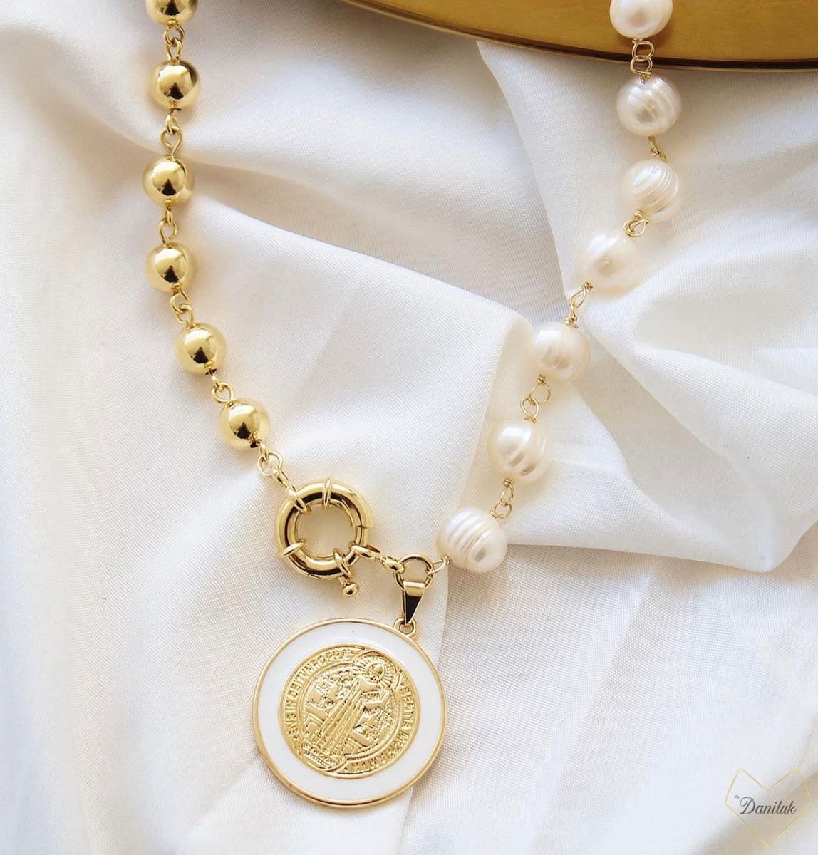 San Benito with pearls